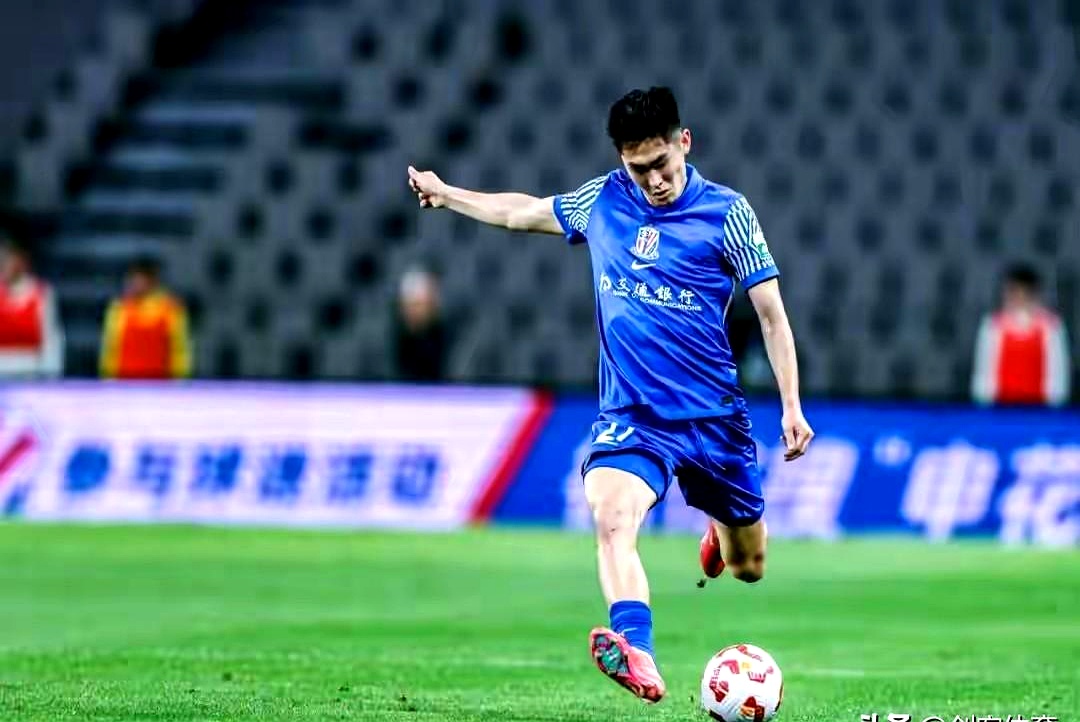 冲刺阶段成都蓉城迎来里程碑——德甲节点到来；赛场秩序良好；更衣室氛围转暖的简单介绍